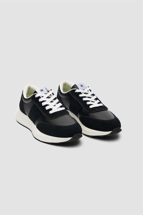 Alanza Black Technical Runner