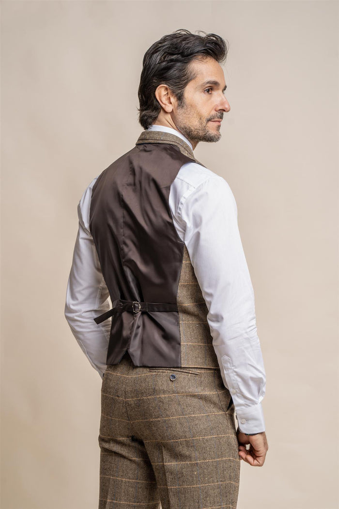Albert Brown with Dakota Chino - House of Cavani