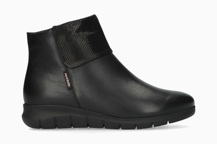 Ilinca - Black | M6SC