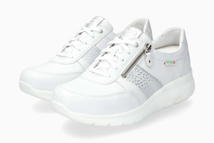 Izae - White Women Walking