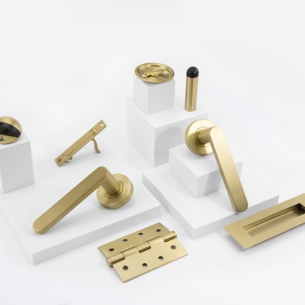 Lockwood Vivid V3 Privacy Lever Set Round Rose Satin Brass | The Blue Space