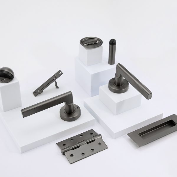 Lockwood Vivid V4 Privacy Lever Set Round Rose Gunmetal | The Blue Space