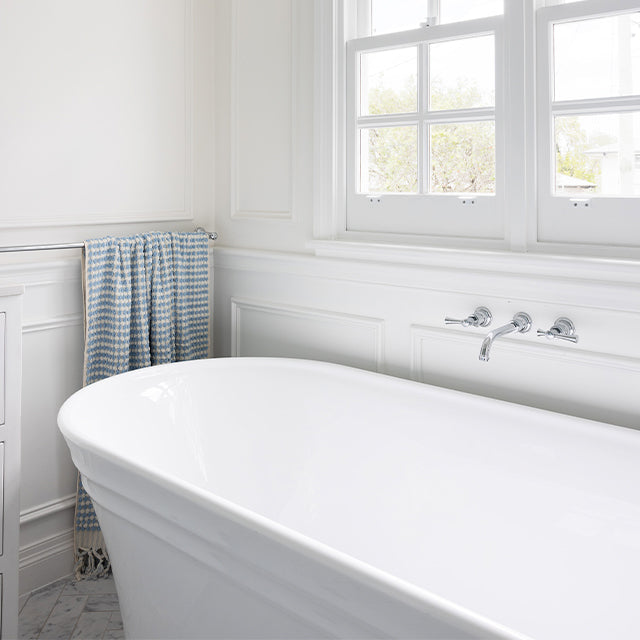 Lifestyle; Phoenix Cromford Wall Basin / Bath Outlet 200mm