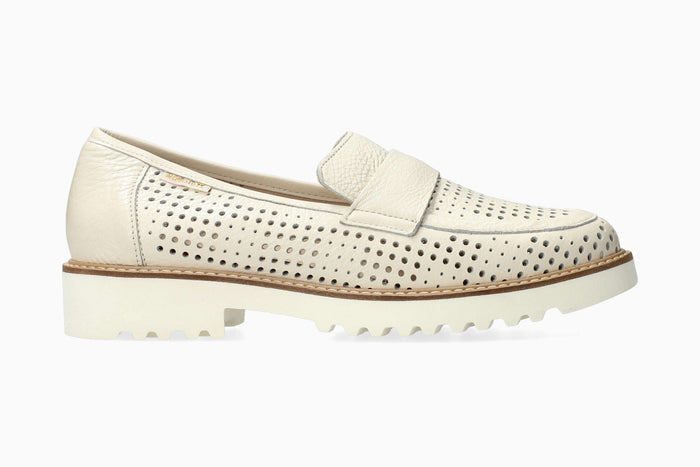 Stessy Perf - Light Sand | M7BQ